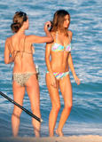 Miranda Kerr bikini pictures