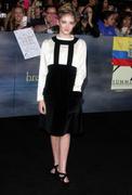 th_40132_Tikipeter_Willow_Shields_Twilight_Premere_006_122_133lo.jpg