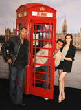th_04501_Celebutopia-Anne_Hathaway-Get_Smart_photocall_in_London-41_122_243lo.jpg
