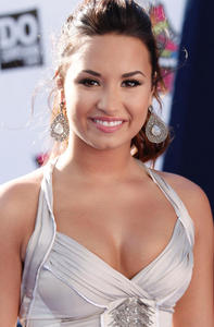 Demi+lovato+2011+do+something+awards