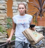 th_45321_KUGELSCHREIBER_Miley_Cyrus_looking_hot_while_getting_wet_in_the_rain47_122_41lo.jpg
