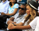 th_24122_Beyonce_and_Jay_Z_watch_the_Men_s_Final_of_the_2011_US_Open_in_NYC_September_12_2011_004_122_455lo.jpg