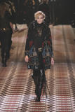th_92479_High_Quality4_Runway_Pictures_Gucci_Fall-Winter_2008_2009_Womens_9308_jpg_122_488lo.jpg