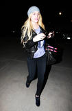 Lindsay Lohan (Линдси Лохан) - Страница 9 Th_29348_celebrity-paradise.com-The_Elder-Lindsay_Lohan_2009-12-02_-_Shops_in_West_Hollywood_138_122_575lo