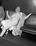 th_93335_MarilynMonroe_ArrivalInNYCForSevenYearItchPressConference_Sep-09-1954_10_122_973lo.jpg
