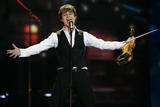 http://img188.imagevenue.com/loc629/th_39450_alexander_rybak_eurovision_songcontest_moscow_16052009_016_122_629lo.jpg